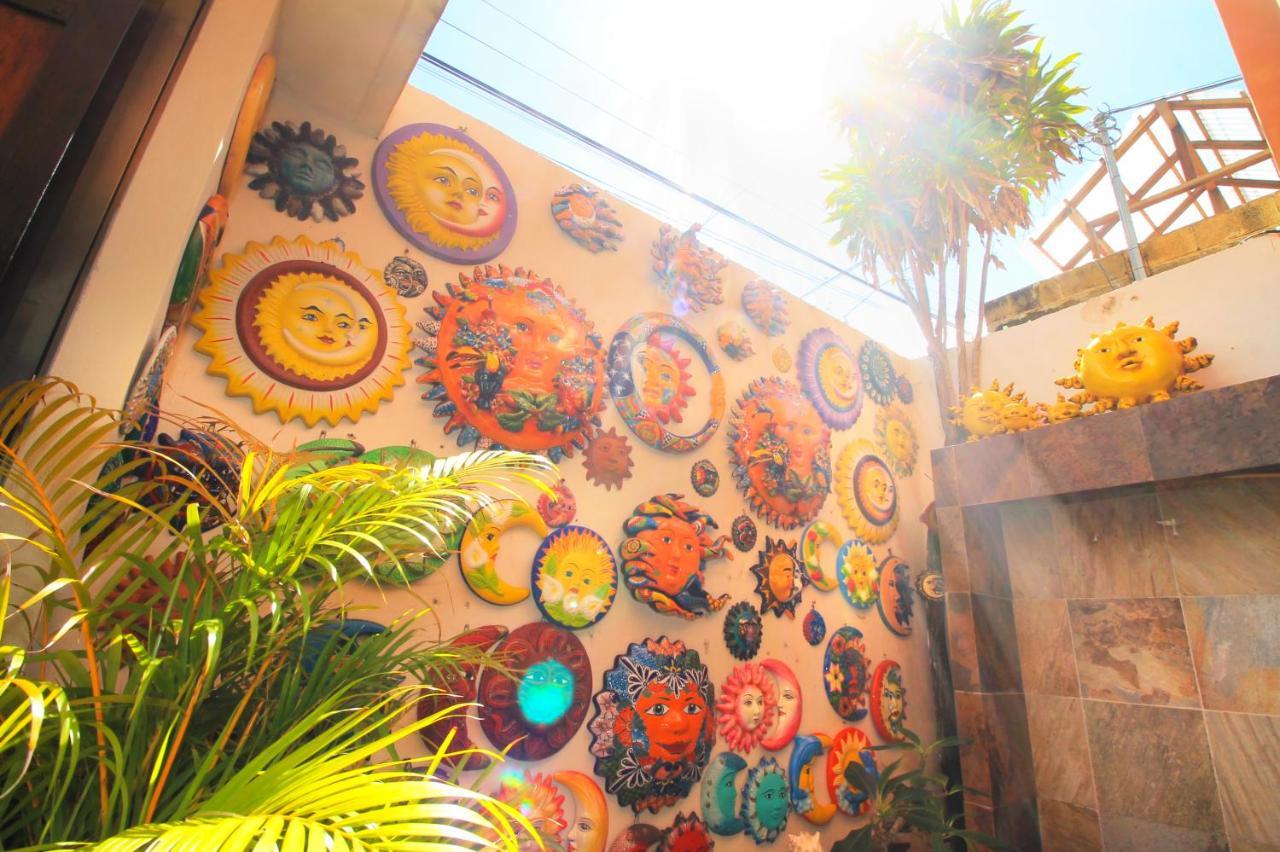 Papagayo Hotel Boutique Плайя-дель-Кармен Екстер'єр фото A wall of the Sun God