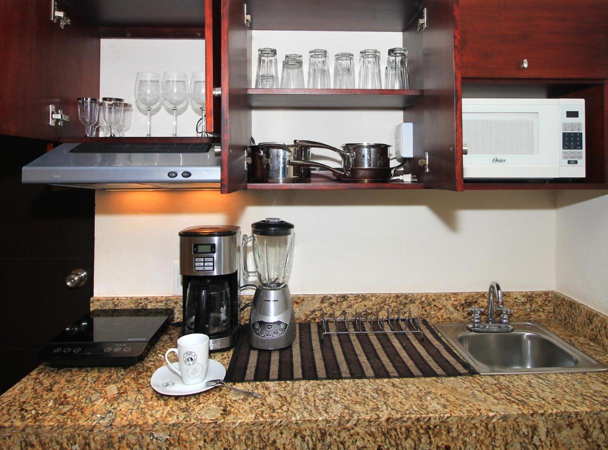 Papagayo Hotel Boutique Плайя-дель-Кармен Екстер'єр фото A kitchen with granite countertops