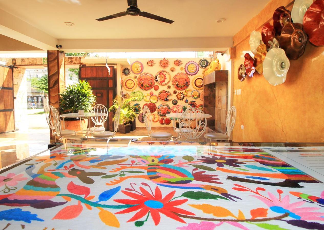 Papagayo Hotel Boutique Плайя-дель-Кармен Екстер'єр фото A floor painted with the technique