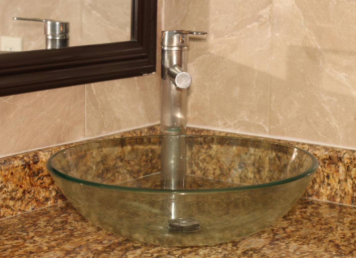 Papagayo Hotel Boutique Плайя-дель-Кармен Екстер'єр фото A vessel sink