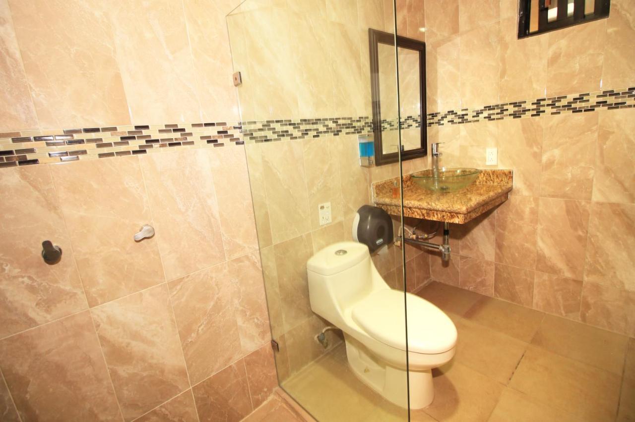 Papagayo Hotel Boutique Плайя-дель-Кармен Екстер'єр фото Bathroom